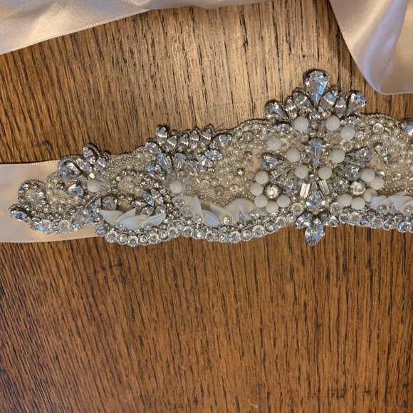 Gorgeous rhinestone, beaded, and pearl belt main image 4